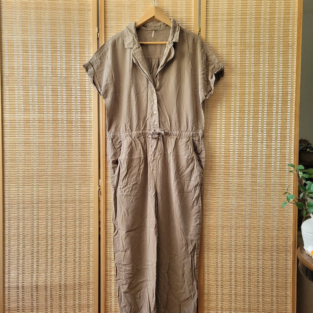 FREE PEOPLE Lottie Jumpsuit Small Tan Neutral Drawstring Wait Straight Leg - Picture 1 of 5